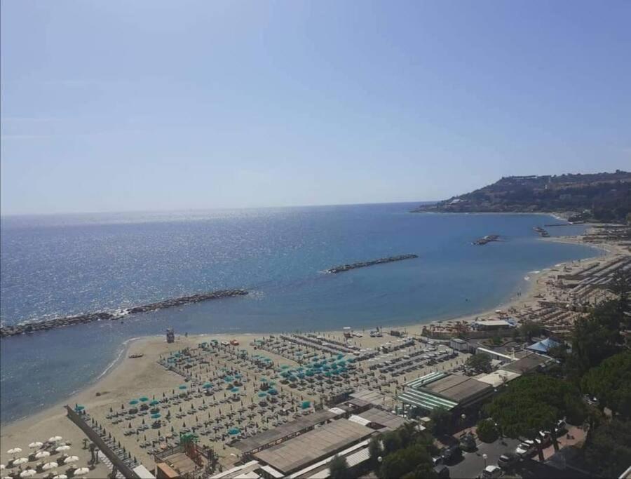 Casa Sveva, A Pochi Passi Dalle Spiagge E Dal Centro Di Arma Di Taggia. Zewnętrze zdjęcie